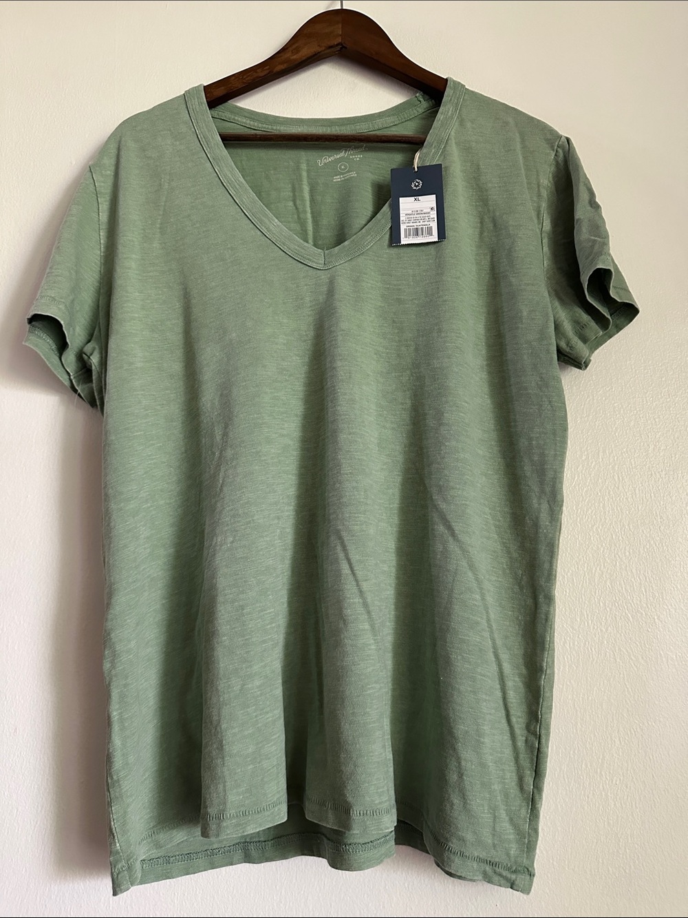 Universal Thread Women's V-Neck Short Sleeve Tee - Sage